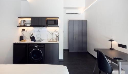 Poolview Queen Studio