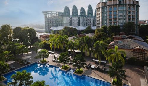 Deluxe Pool View Room