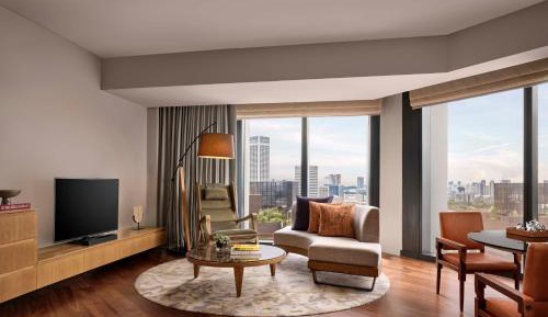 Two-Bedroom King Suite with City View, Sofa Bed and Bathtub/Shower