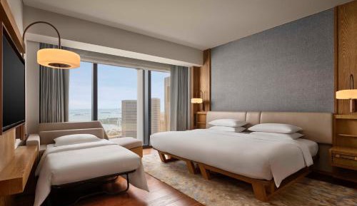 Deluxe King Room with Sofa Bed and Shower