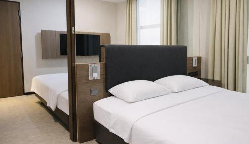  Connecting Room