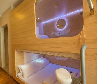 Private Room (2 Queen Pods + Bathroom)