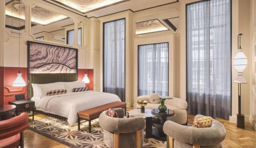 QT Balcony Suite