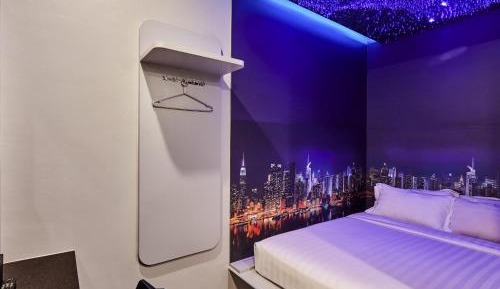 Standard Theme Room with One Double Bed (No Window)