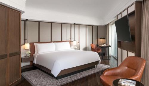 Signature Salon King Suite with Separate Lounge and Two Balconies