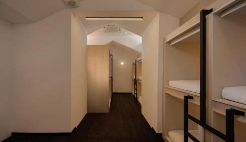 Deluxe Capsule with Shared Bathroom