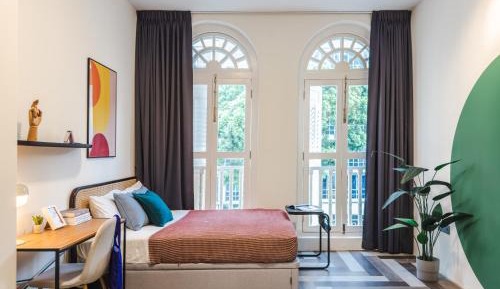 Deluxe Queen Room, Private Bathroom (Street View)