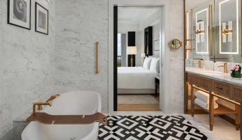 Premier King Suite
