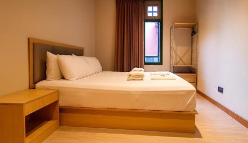Standard Double Room with Shared Bathroom
