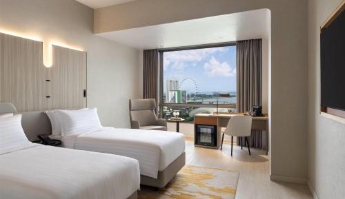 Executive Club Twin Room with Marina Bay View