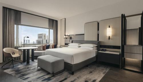 King Suite with Marina Bay View and Lounge Access