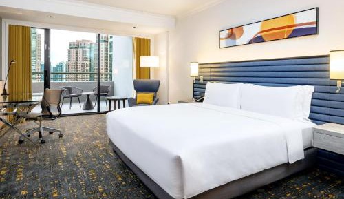 1 King Bed Premium Club Balcony