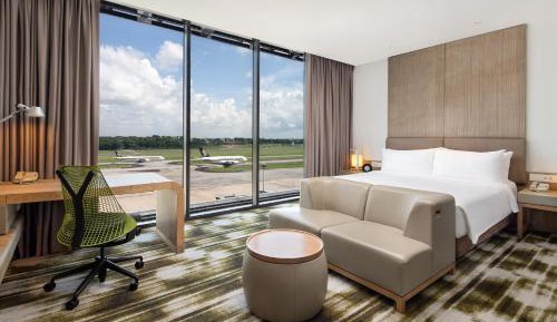 1 King Bed Standard Runway View
