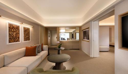 Deluxe King Suite with Balcony and Lounge Access