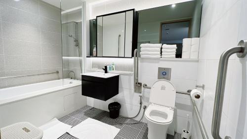 Penthouse Family Room With Bathtub
