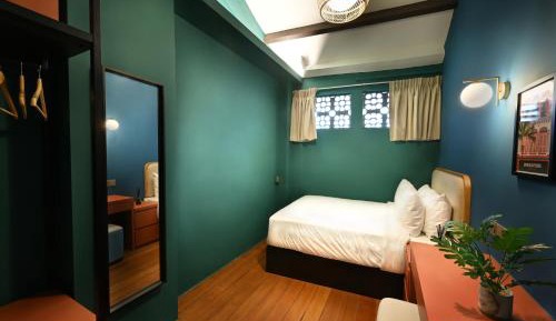 Standard Queen Room