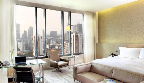 Skyline Studio with Skyline Lounge Access, High Floor
