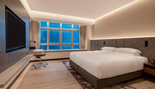 Deluxe Queen Room