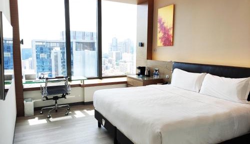 Mint Premier with Skyline Lounge Access, High Floor