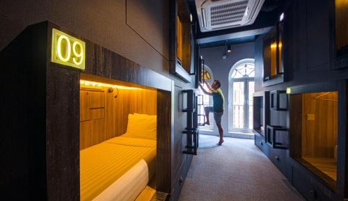 Single Capsule in Mixed Room