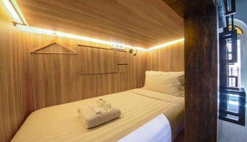 Single Capsule in Female Room