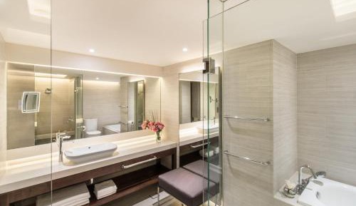Skyline Suite, City View, Lounge Access, High Floor