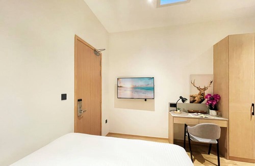 Singapore River Hotel | Coliwoo River Valley 298