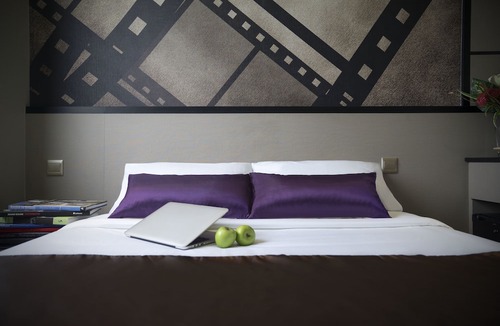 Red Light District Hotel | Hotel 81 Premier Hollywood