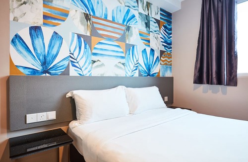 Red Light District Hotel | ibis budget Singapore Sapphire