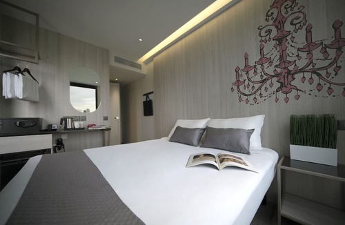 Red Light District Hotel | Hotel 81 Premier Princess