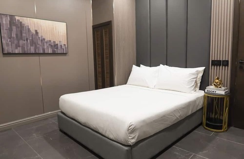 River Valley Apartment | New Deluxe Cozy Studio Apt/WIFI @ Orchard/Somerset Area