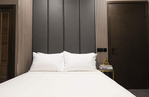 River Valley Apartment | New Deluxe Cozy Studio Apt/WIFI @ Orchard/Somerset Area