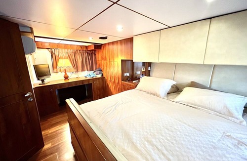 Queenstown Boat Rental | Synergy B