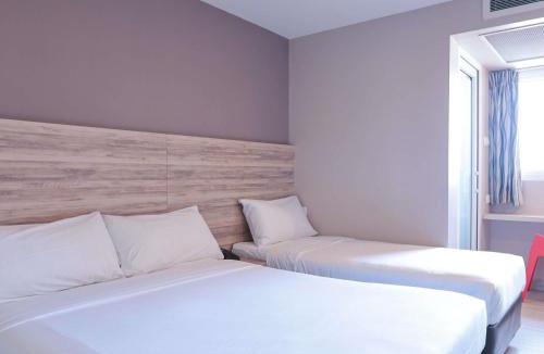 Red Light District Hotel | ibis budget Singapore Clove
