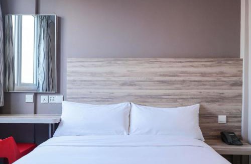 Red Light District Hotel | ibis budget Singapore Clove