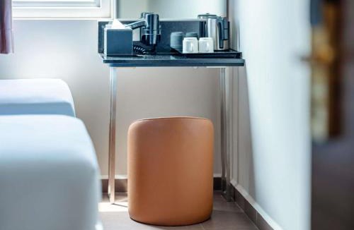 Red Light District Hotel | ibis budget Singapore Dahlia