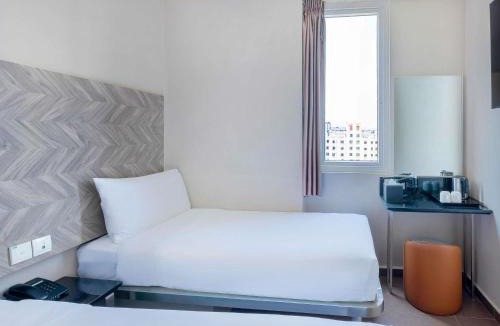 Red Light District Hotel | ibis budget Singapore Dahlia