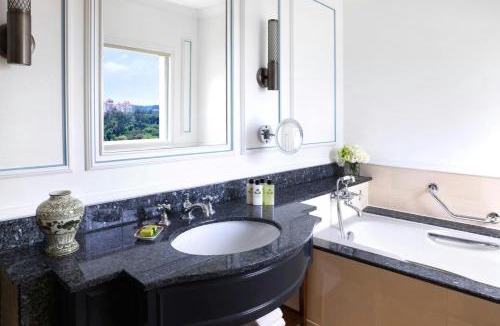 Bugis Village Hotel | Frasers House, a Luxury Collection Hotel, Singapore