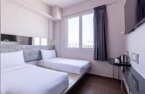 Red Light District Hotel | ibis budget Singapore Vanda