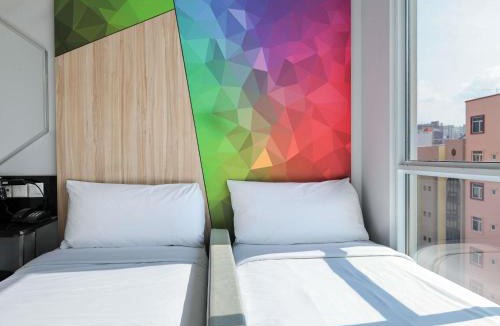 Red Light District Hotel | ibis budget Singapore Olive