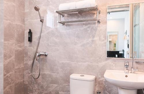 Red Light District Hotel | ibis budget Singapore Tulip