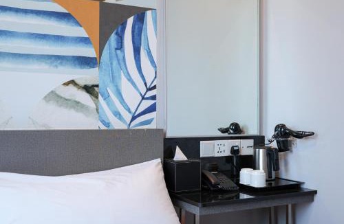 Red Light District Hotel | ibis budget Singapore Tulip