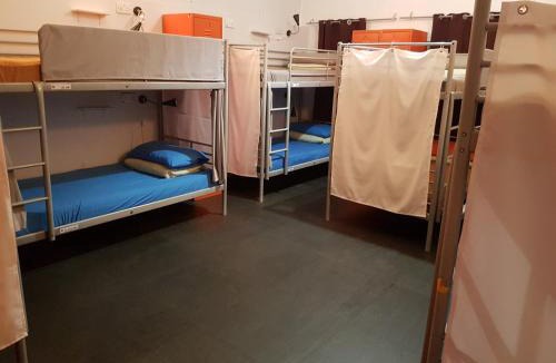 Outram Hostel | Royal Lodge @ Pagoda Street